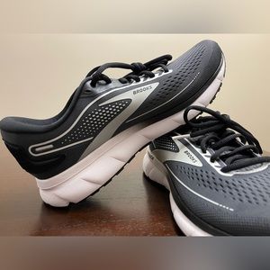 New Brooks Women’s Trace 2 Neutral Running Shoe Size 9.5